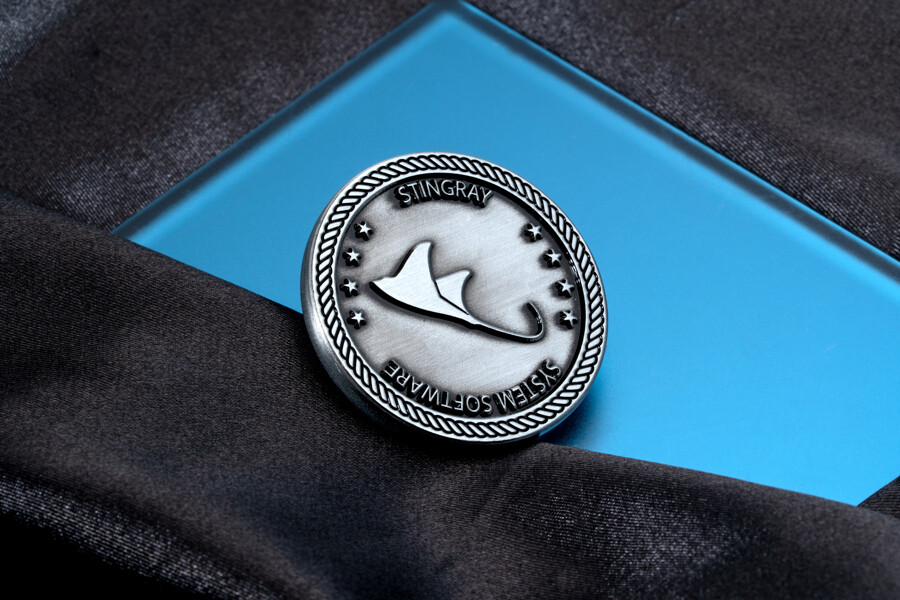 Challenge coin with a rope edge