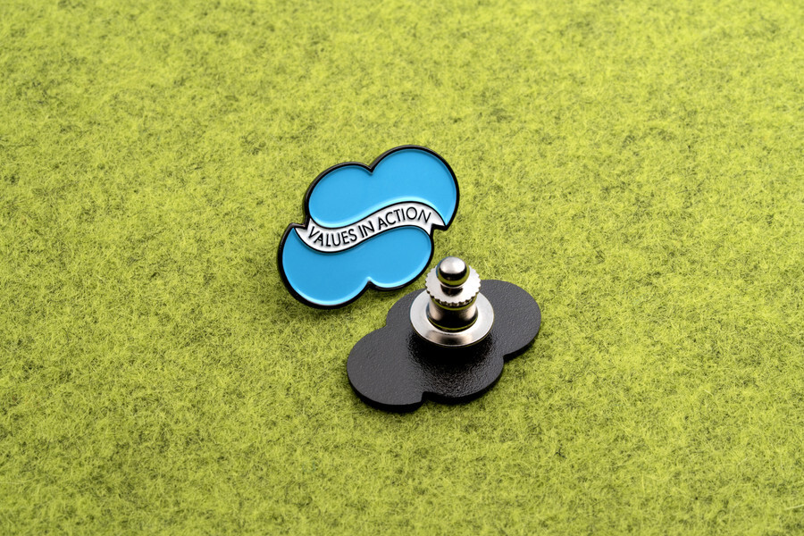 Jewelry clutch backing on a lapel pin